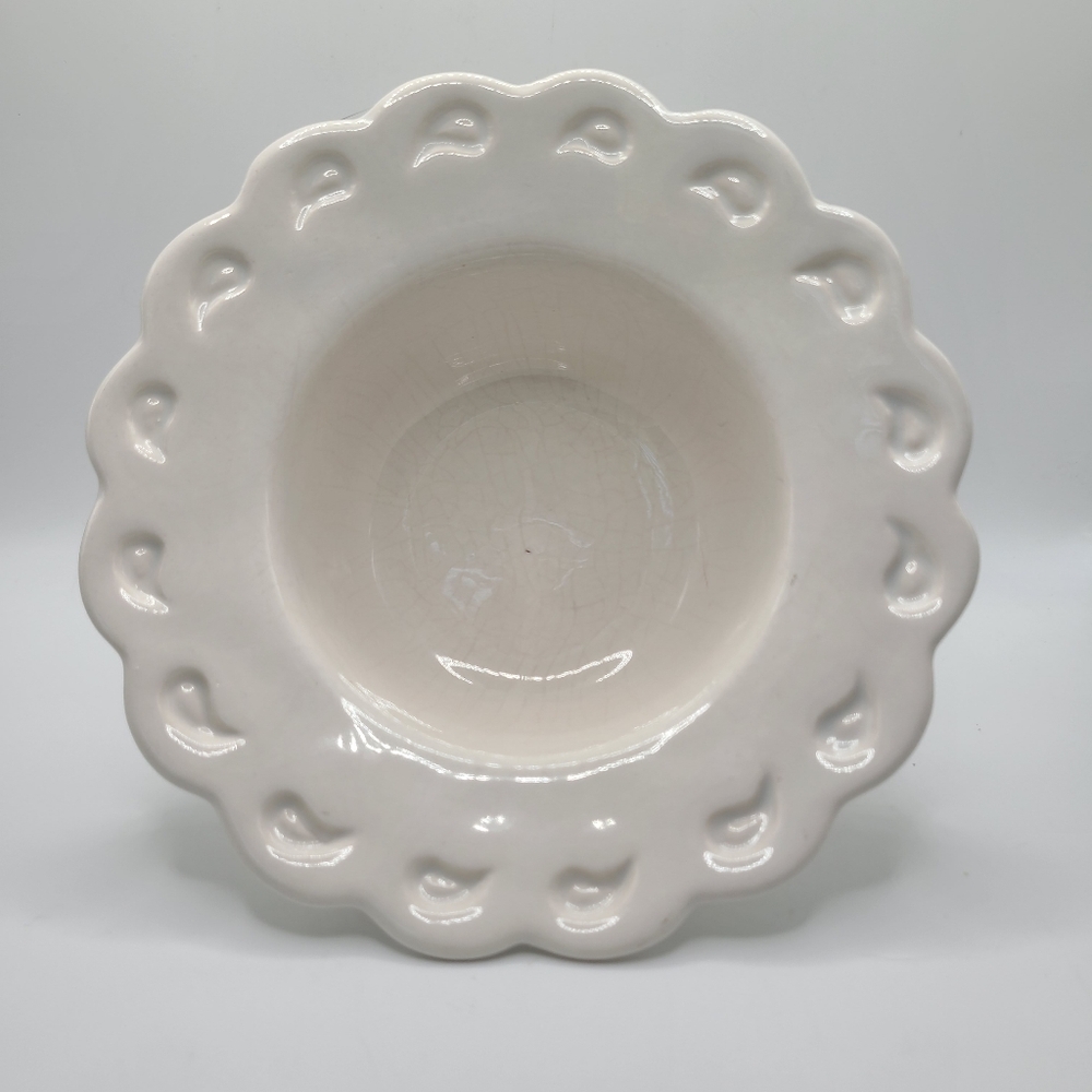 Calif USA L48 Cream Berry Bowl Paisley Design On Rim